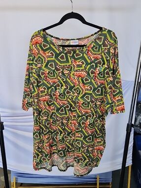 LULAROE GEOMETRIC PRINT TUNIC SHIRT WITH 3/4 SLEEVES